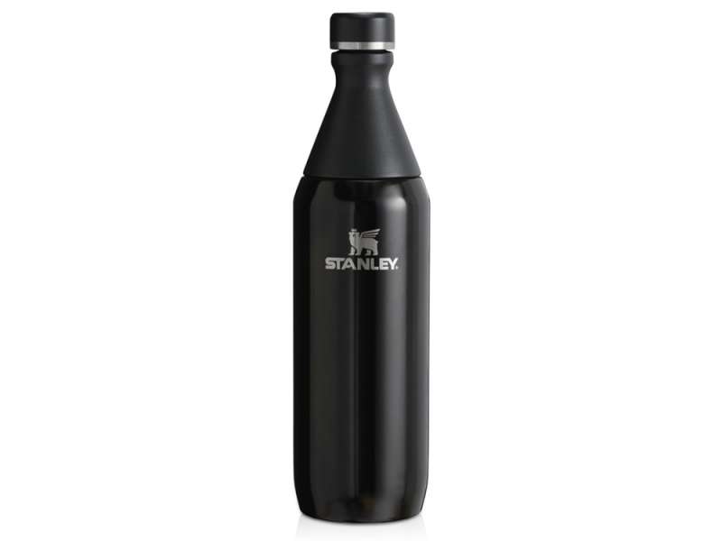 Бутылка для воды Stanley All Day Slim объемом 600 мл - черный глянцевый Бутылка для воды Stanley All Day Slim объемом 600 мл - черный глянцевый